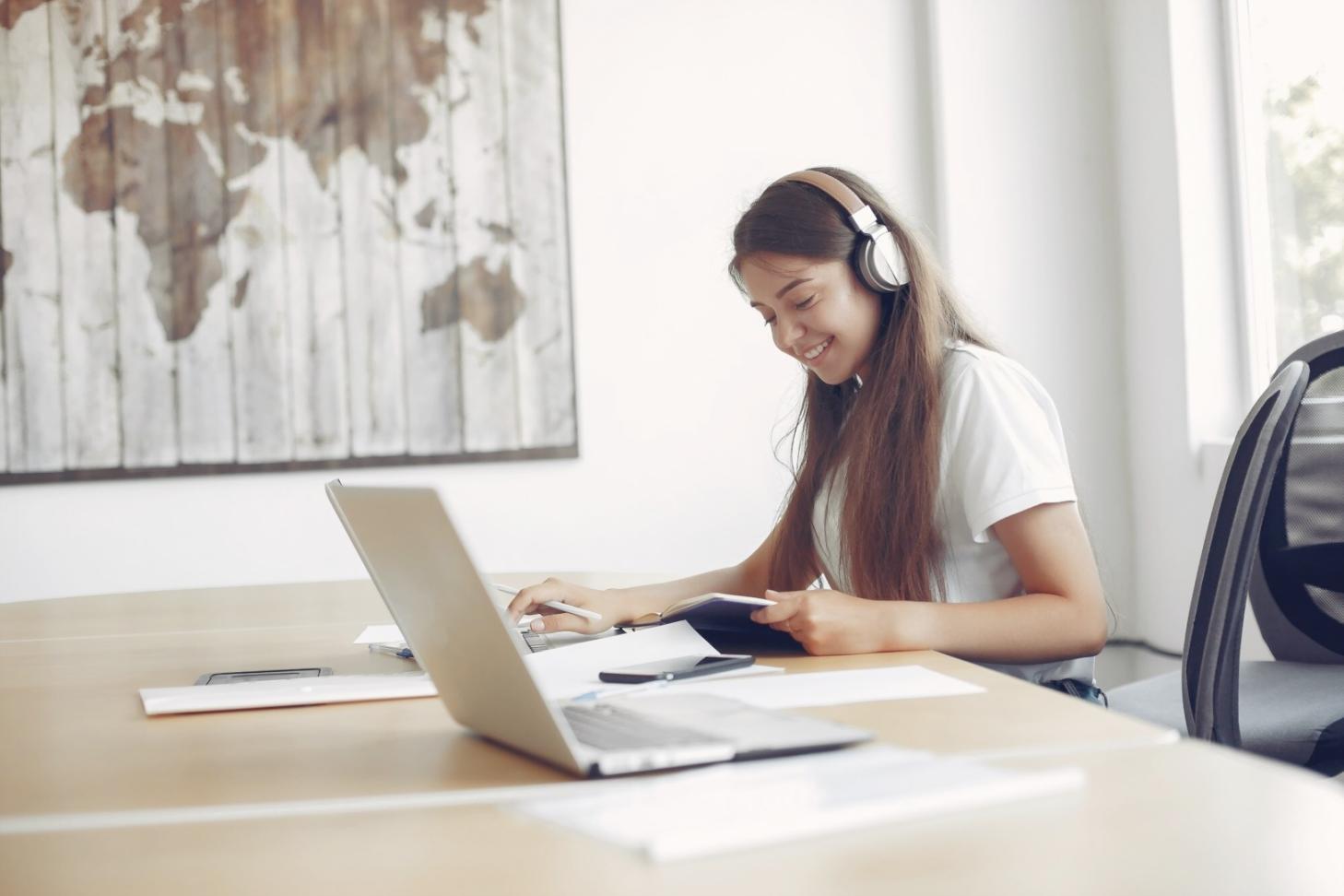 Análisis de datos financieros con gráficos de rendimiento